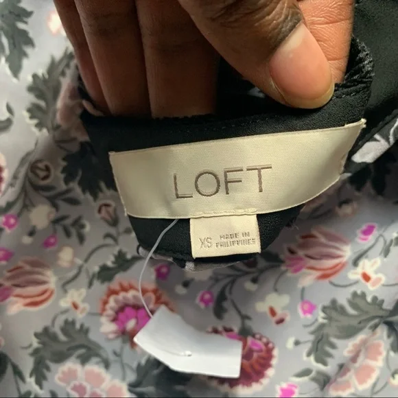 ❌SOLD❌Loft Floral Lavender & Black Tiered Blouse Size XS - Picture 14 of 15
